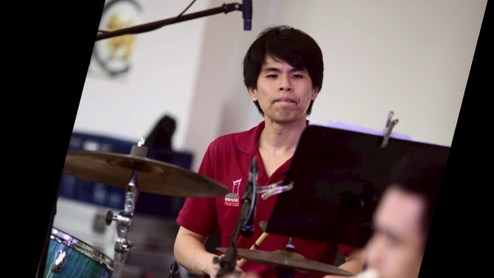 เรียนดนตรี รับสอนดนตรีมือกลอง ครูสอนดนตรีมืออาชีพ โรงเรียนสอนดนตรี