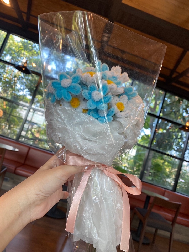 รับจัดดอกไม้ งานแต่ง งานพิธี บุหรี่ดอกไม้ blue and white flower arrangement for wedding event.