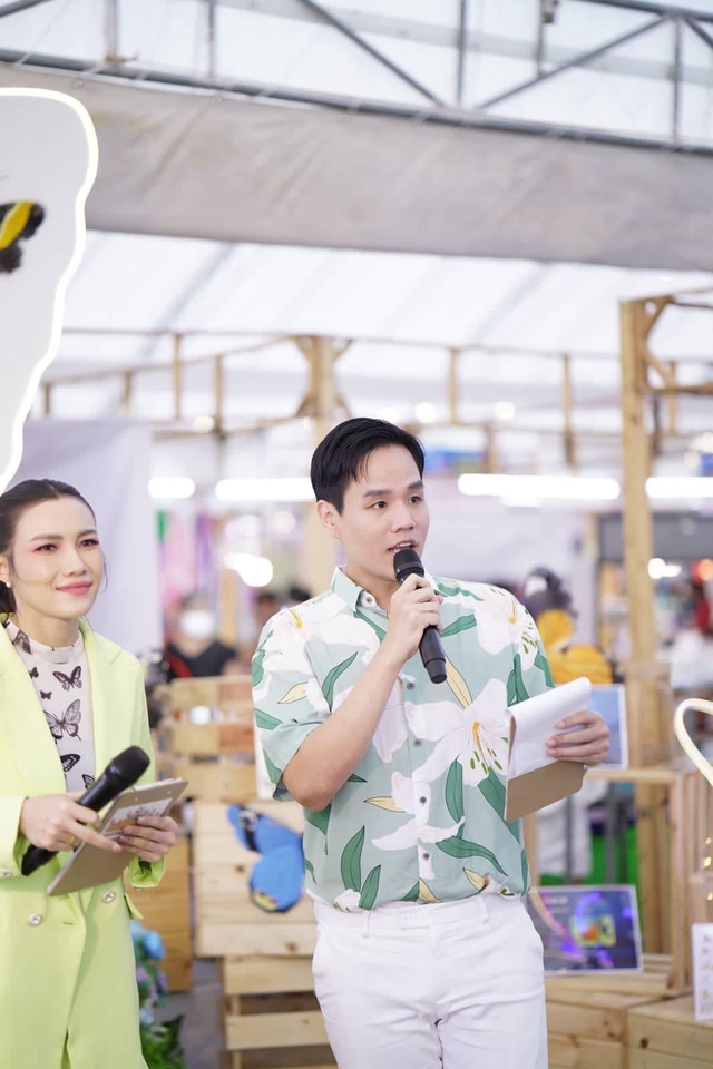 หาพิธีกรงานแต่งงานมืออาชีพ พิธีกร MC งานแต่ง จ้างพิธีกร ราคาประหยัด  รับจ้างพิธีกรทั่วไทย