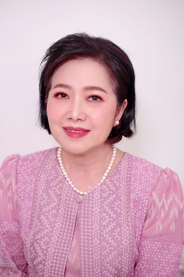 ช่างแต่งหน้าเจ้าสาว แต่งหน้าทำผมมืออาชีพ สวยใสเป็นธรรมชาติ สไตล์หรูหรา