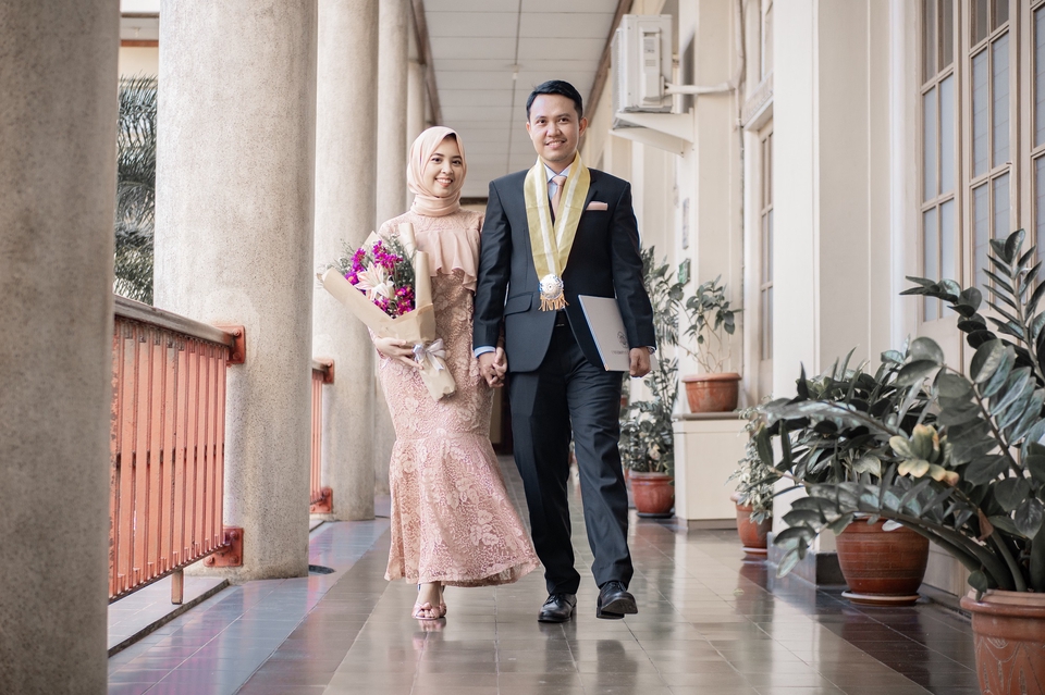 Jasa Fotografi Prewedding Pasangan Muda dengan Latar Belakang Gedung Klasik di Jakarta.
