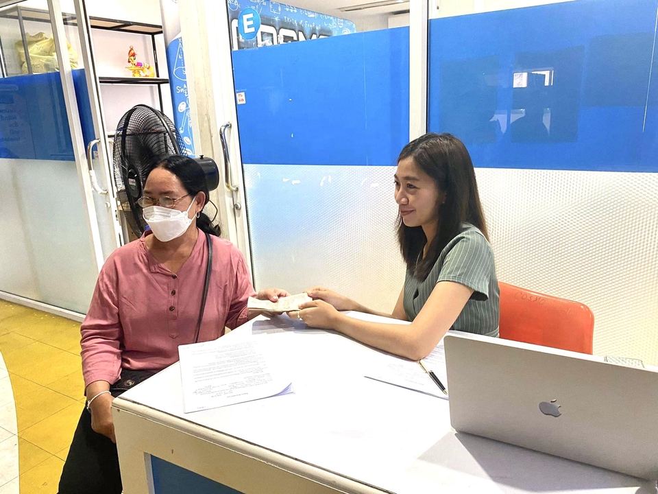 ที่ปรึกษากฎหมายหญิง ช่วยเหลือลูกค้าหญิง ในการร่างสัญญา รับร่างสัญญา ทนายความฟรีแลนซ์ รับปรึกษา法律