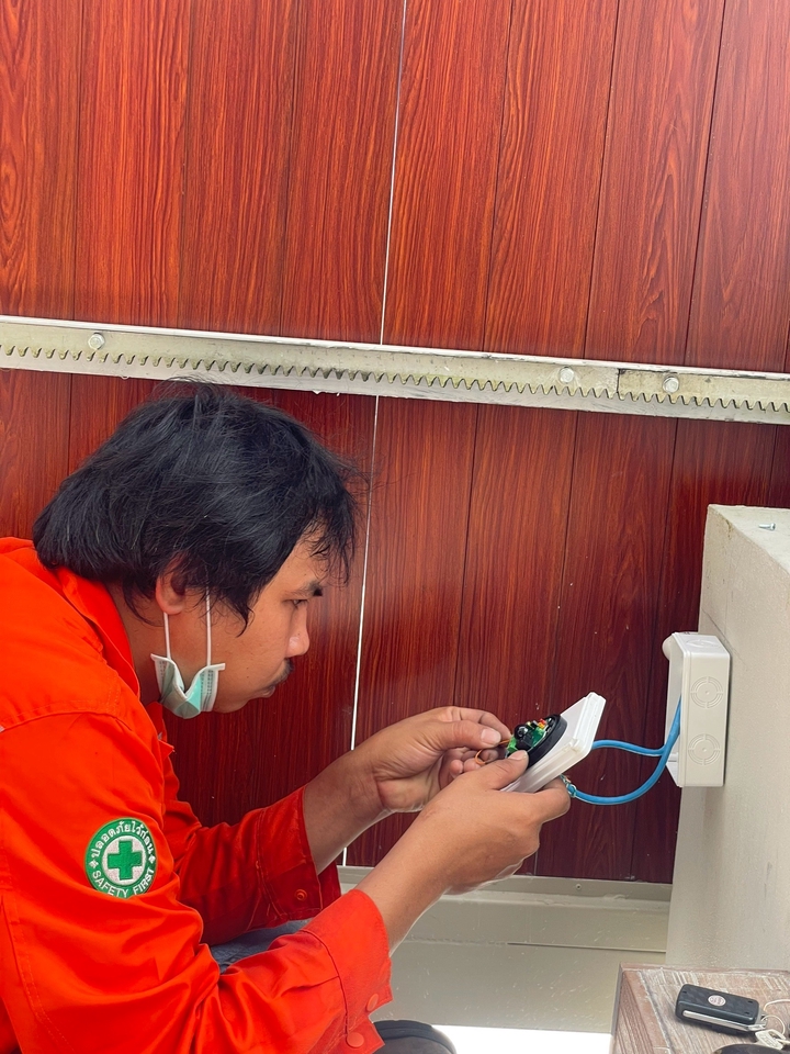 ช่างไฟฟ้า รับเดินสายไฟภายในบ้าน ติดตั้งระบบไฟฟ้าบ้าน ช่างไฟฟ้าชลบุรี บริการซ่อมไฟฟ้า