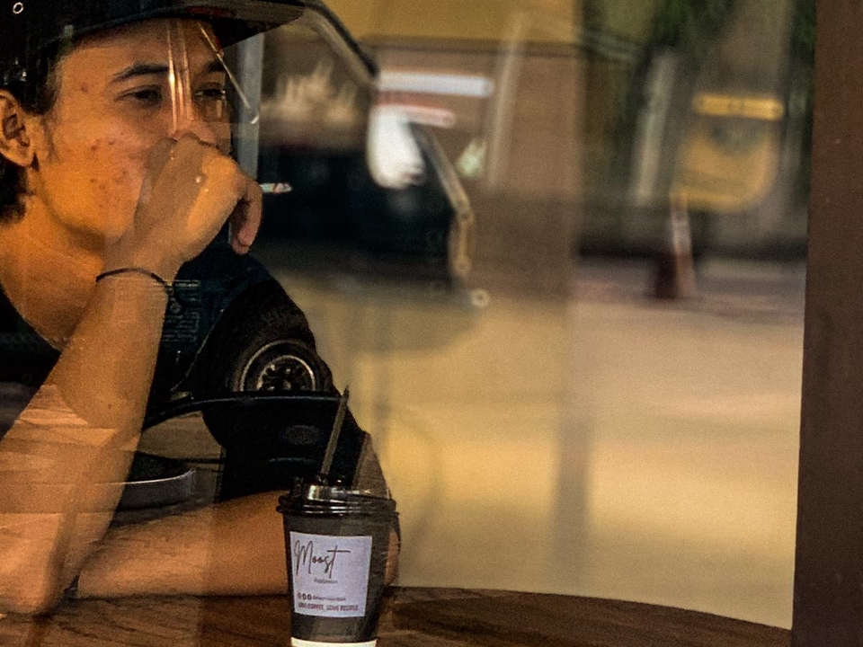 Jasa edit foto profesional, hapus background foto, ganti background foto online, edit foto wedding, edit foto prewedding, edit foto produk.