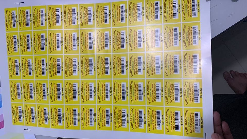 Jasa desain kemasan makanan, kotak makanan, label makanan, dan stiker makanan untuk branding produk makanan Anda.