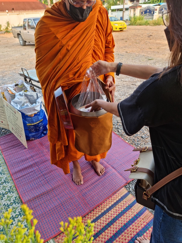 รับจ้างทำบุญออนไลน์ ใส่บาตรพระสงฆ์