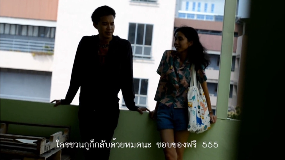 รับแปลซับไตเติ้ล ภาพคนกำลังแปลซับไตเติ้ล ภาษาอังกฤษเป็นภาษาไทย