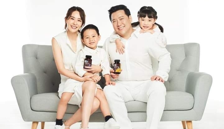 ช่างภาพครอบครัว รับถ่ายภาพครอบครัว ถ่ายรูปครอบครัว ถ่ายภาพบุคคล ถ่ายภาพเด็ก รับถ่ายรูปเด็ก รับถ่ายรูปครอบครัวในสตูดิโอ ถ่ายภาพสินค้า รับถ่ายภาพสินค้า รับถ่ายรูปพรีเวดดิ้ง รับถ่ายภาพอาหาร รับถ่ายภาพงานอีเว้นท์