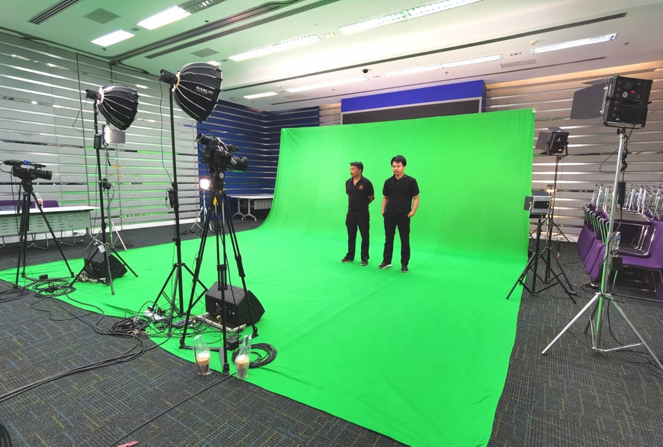 รับถ่ายวีดีโอ ตัดต่อวีดีโอ ทำวีดีโอ วีดีโอพรีเซนเทชั่น รับถ่ายงานแต่งงาน