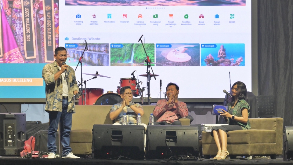 Jasa MC atau Master of Ceremony Acara Kantor, Ulang Tahun maupun Pernikahan - MC & Moderator Online