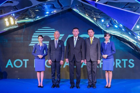 ทีมประชาสัมพันธ์ของ บริษัท AOT กำลังร่วมพูดคุยและรับฟังความคิดเห็นเกี่ยวกับการดำเนินงานของบริษัท