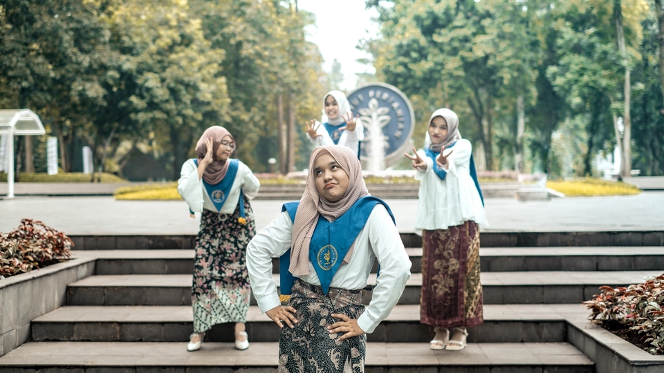 Fotografi - JASA FOTO WISUDA OUTDOOR - CIREBON - 8
