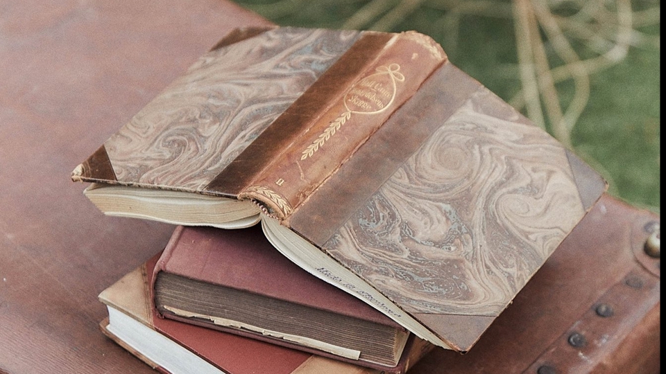 Penulisan Konten - Editor Naskah dan Buku - 1