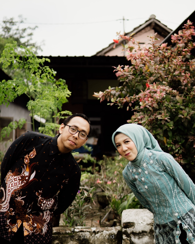 Jasa Fotografi Prewedding di Studio dengan Background Hijau, Paket Foto Prewedding Murah