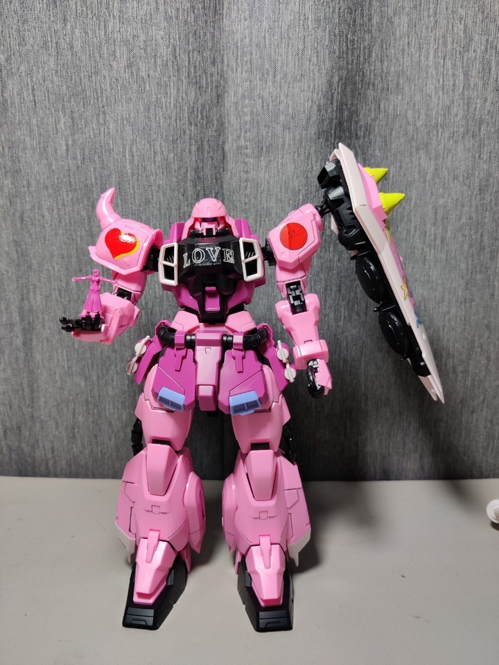 รับทำโมเดลกันดั้ม โมเดลโมบิลสูท โมเดลโมบิลไฟท์ โมเดลประกอบ รับทําของขวัญวันเกิด