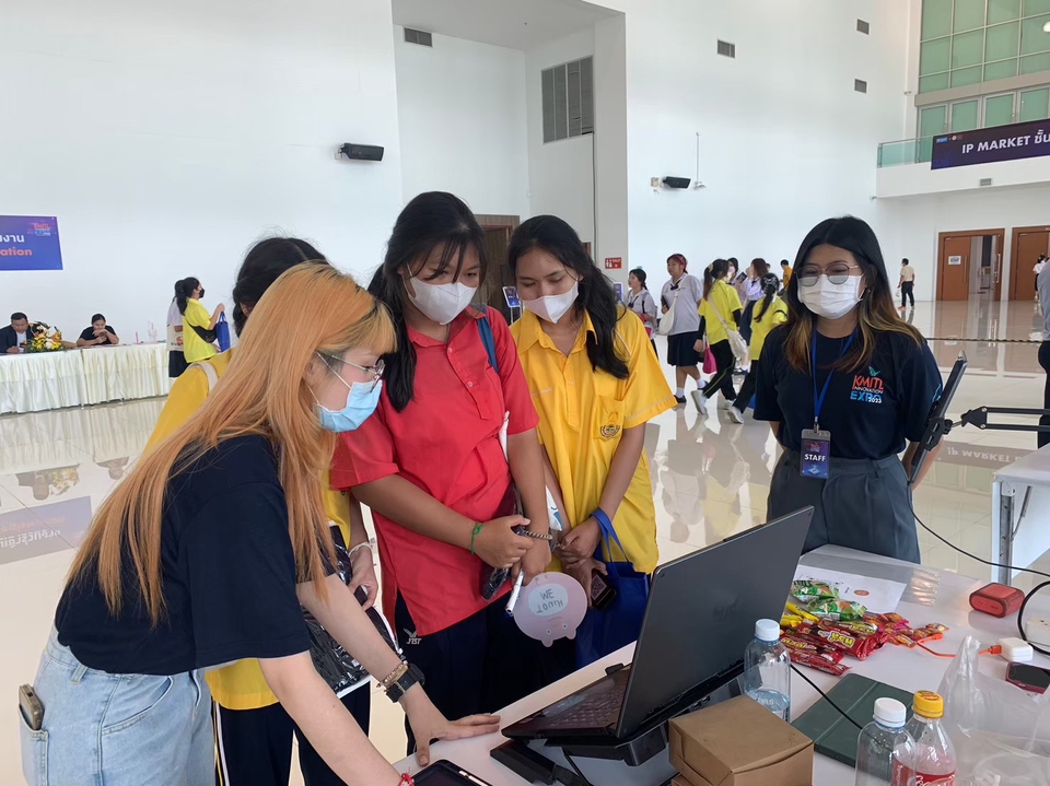 อื่นๆ - รับออกบูธ/ยืนประจำบูธ - 3