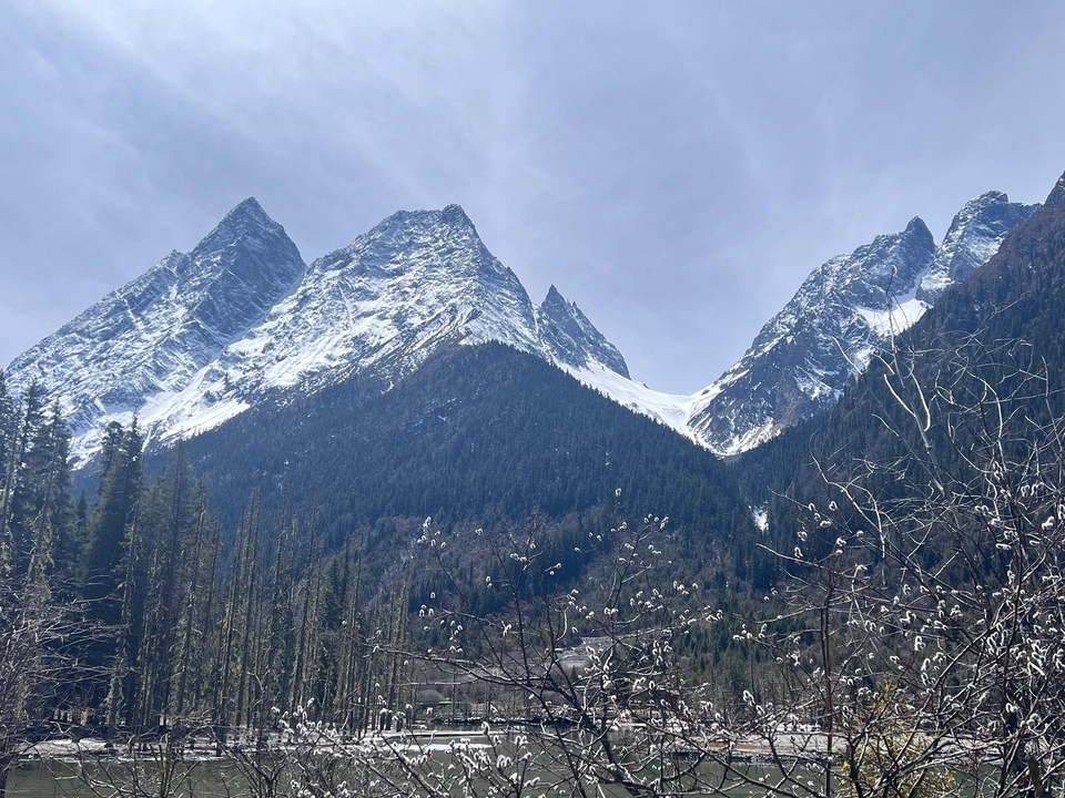 ไกด์ท้องถิ่นพาเที่ยวจีน เที่ยวภูเขาหิมะในจีน จ้างไกด์ส่วนตัวจีน ไกด์นำเที่ยวจีน ไกด์ส่วนตัว ราคาถูก