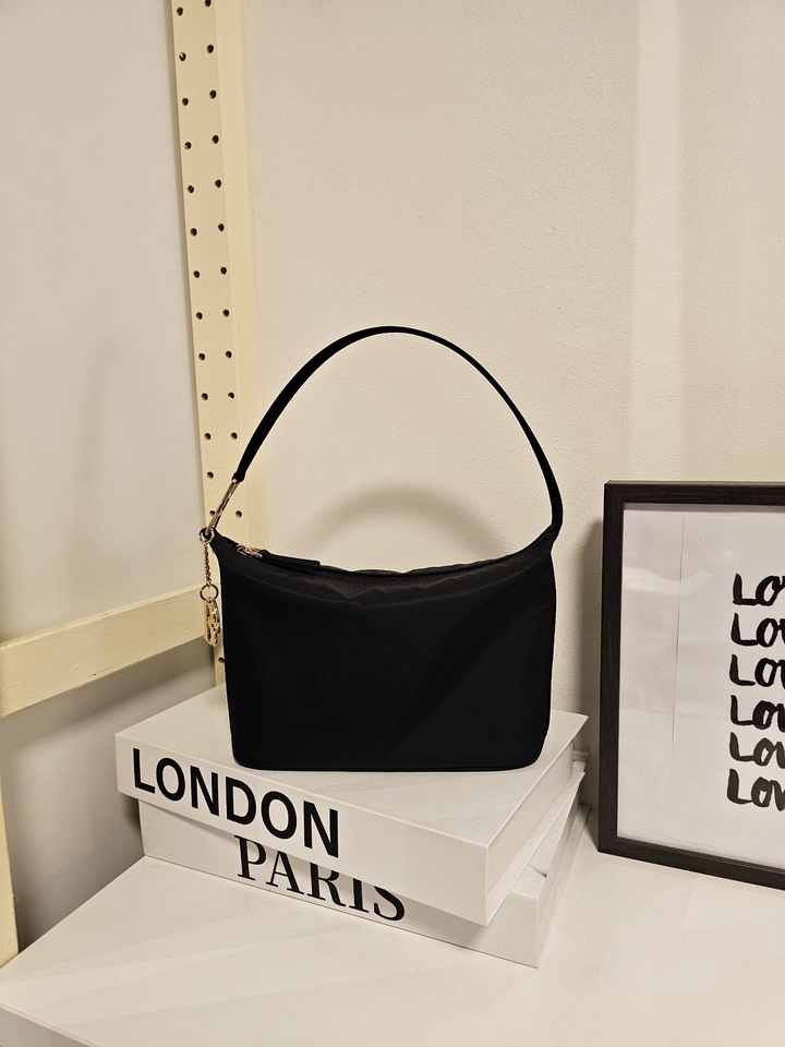 รับผลิตกระเป๋าผ้า โรงงานผลิตกระเป๋า กระเป๋าถือผ้าแคนวาสสีดำ