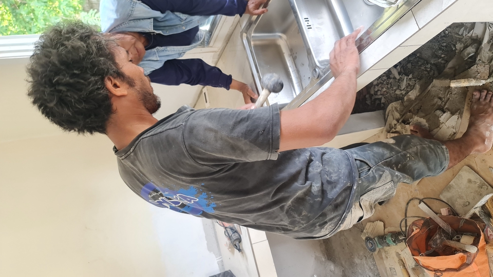 ช่างปูกระเบื้องมืออาชีพ บริการรับเหมาปูกระเบื้อง ราคาประหยัด ติดต่อได้เลย