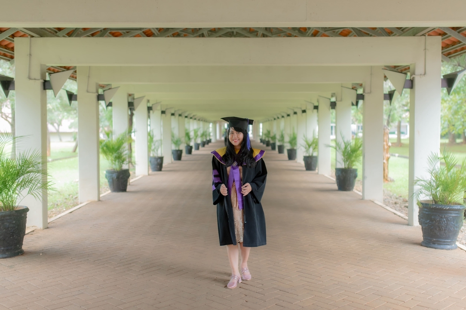 Jasa fotografi wisuda outdoor, fotografer wisuda, jasa foto wisuda outdoor, harga fotografer wisuda, harga jasa foto wisuda, sewa fotografer untuk wisuda, harga jasa foto wisuda outdoor.