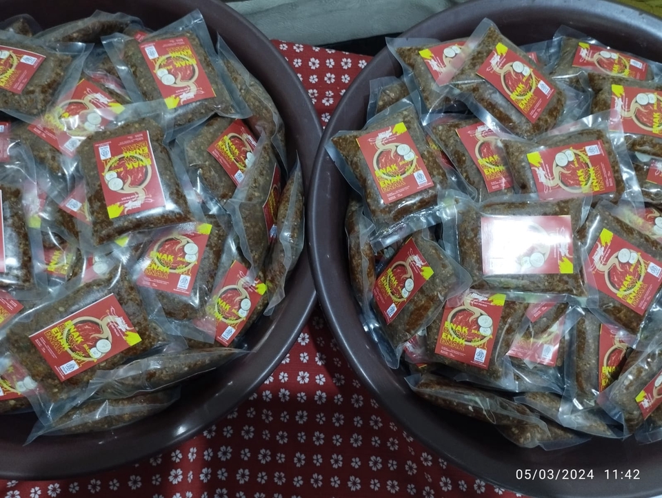 Kemasan snack makanan dengan desain unik dan menarik, cocok untuk jualan online dan offline.