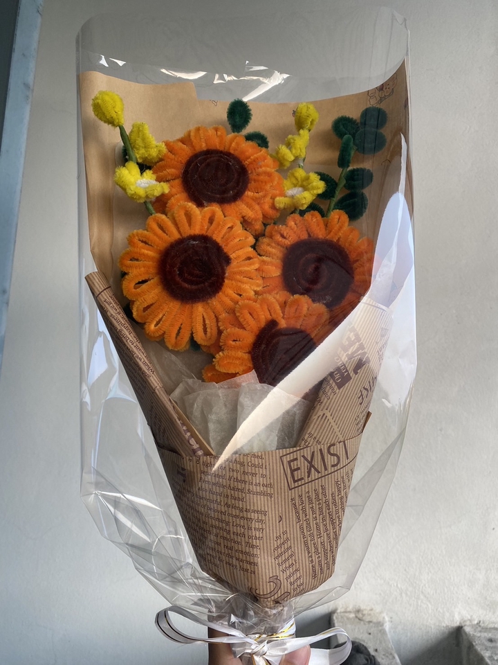 รับจัดดอกไม้ ดอกไม้ปลอม ดอกไม้ผ้า ดอกทานตะวัน จัดช่อดอกไม้