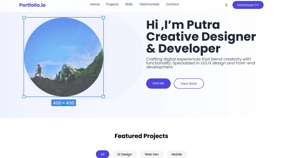 Desainer UI UX profesional membuat desain mockup website mobile untuk desain aplikasi desktop.
