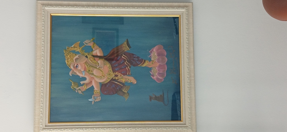 ภาพวาดพระพิฆเนศวร ในกรอบรูปทอง