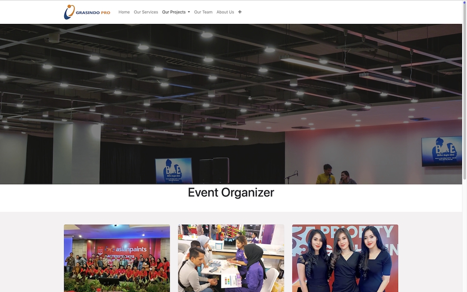 Jasa pembuatan website perusahaan profesional, desain website modern, harga pembuatan website terjangkau.