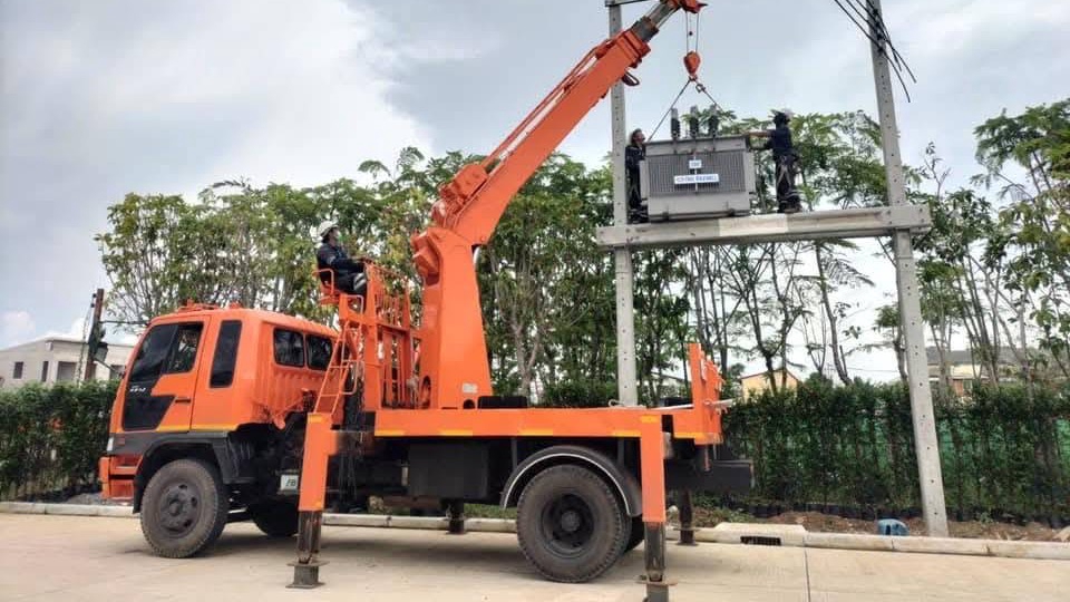 ช่างไฟฟ้ารับเหมาติดตั้งหม้อแปลงไฟฟ้า บริการเดินสายไฟฟ้าทั่วประเทศ รับงานทั่วไทย