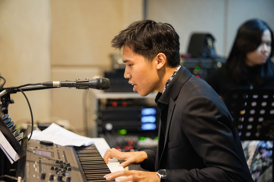 Jasa pembuatan jingle dan efek suara untuk video oleh sound engineer profesional.