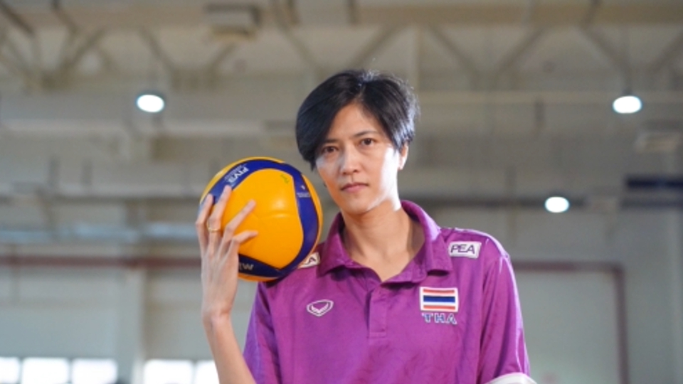 รับผลิตวีดีโอโฆษณา รับทำ mv นักวอลเลย์บอลหญิงชาวไทย ถือลูกวอลเลย์บอล