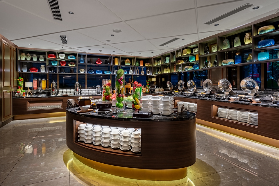 Foto interior, ruangan mewah dining room sebuah hotel di Jakarta