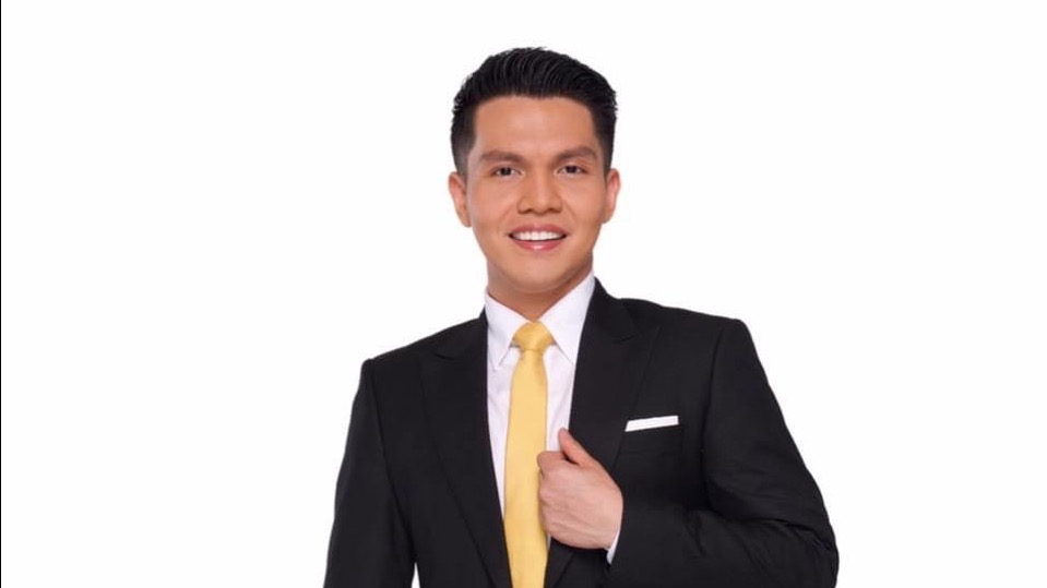 Jasa pengisi suara profesional dengan suara pria untuk iklan, video, dan dubbing.