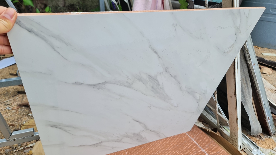 รับเหมาปูกระเบื้อง กระเบื้องลายหินอ่อน ราคาประหยัด ช่างปูกระเบื้องมืออาชีพ