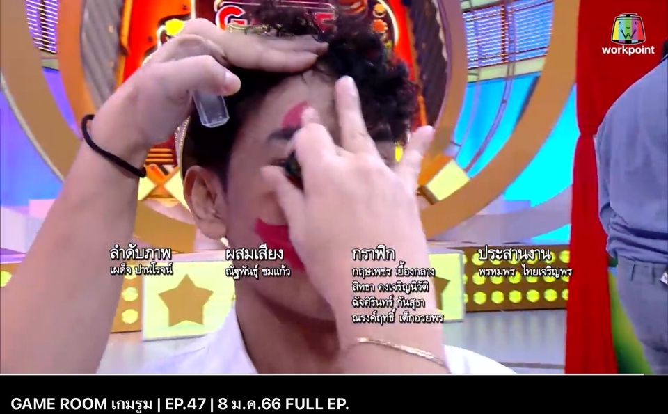 ซาวด์เอ็นจิเนียร์ กำลังคุมเสียงในห้องอัด