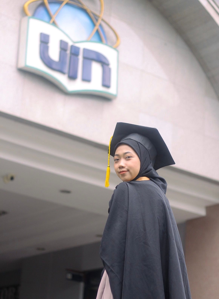 Jasa Fotografi Wisuda - Fotografer Profesional untuk Momen Spesial Anda