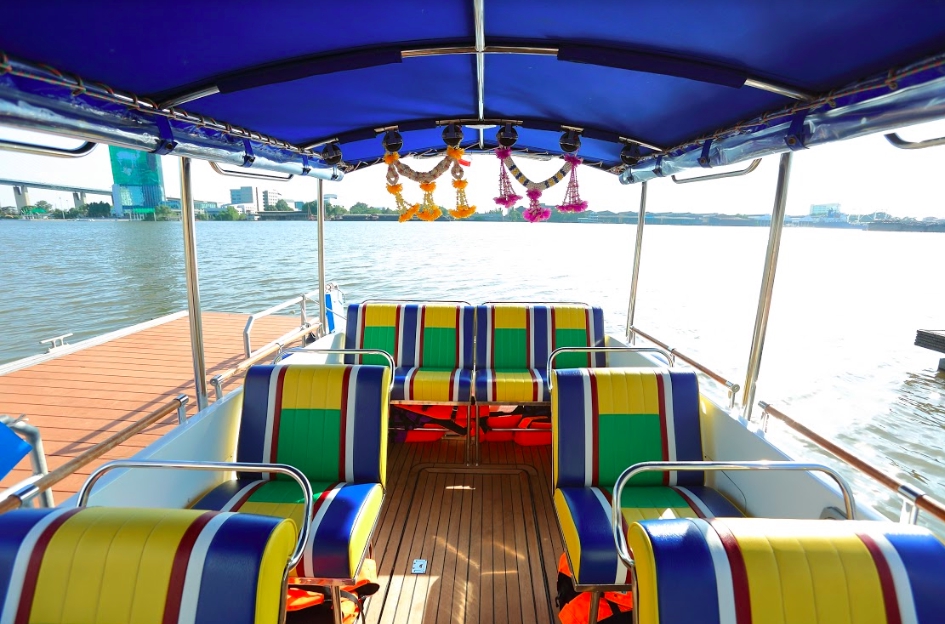 เรือโดยสารพร้อมไกด์ทัวร์ส่วนตัว พาเที่ยวกรุงเทพ