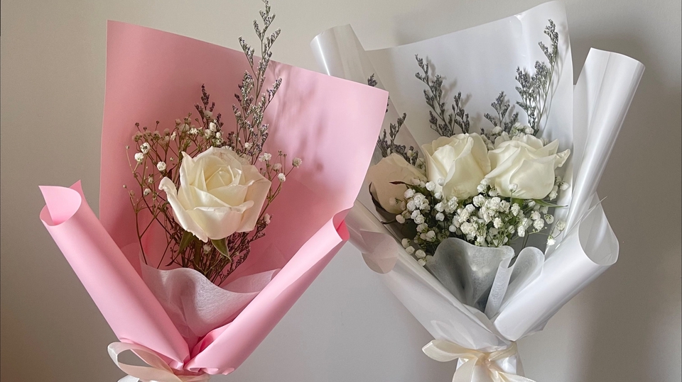 ช่อดอกไม้สีขาวสำหรับงานพิธี รับจัดดอกไม้