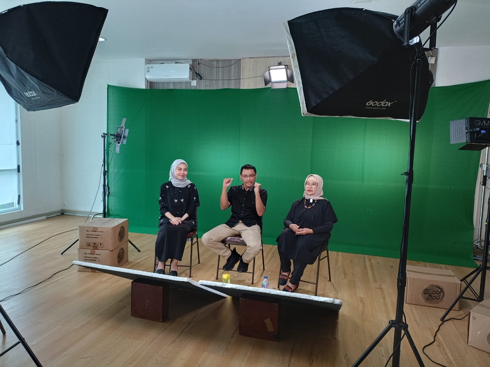 Master of Ceremony - Moderator event online formal / informal - 3