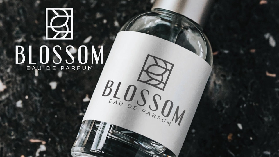 Desain logo parfum dengan konsep bunga dan nama Blossom, cocok untuk usaha online shop atau branding produk parfum.