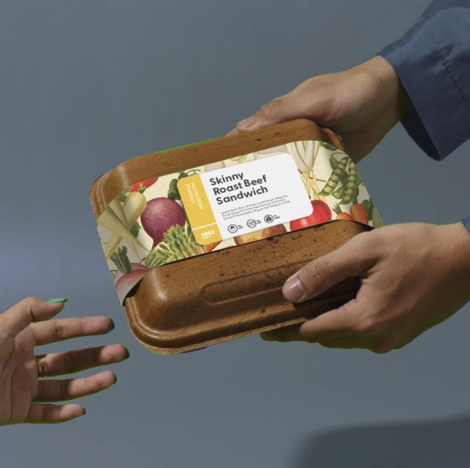 Kemasan unik untuk produk makanan dengan label desain yang menarik.