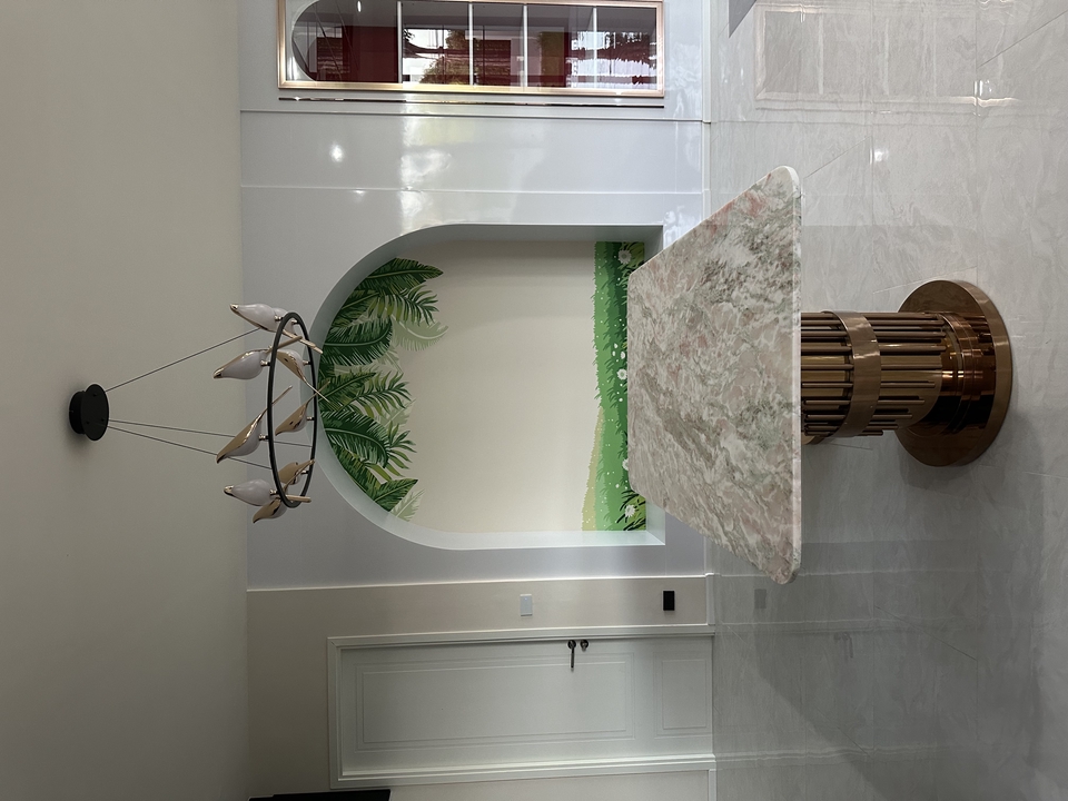 รับออกแบบตกแต่งภายในบ้าน โมเดิร์นหรูหรา ด้วยโต๊ะหินอ่อนสีขาว สวยงามและทันสมัย