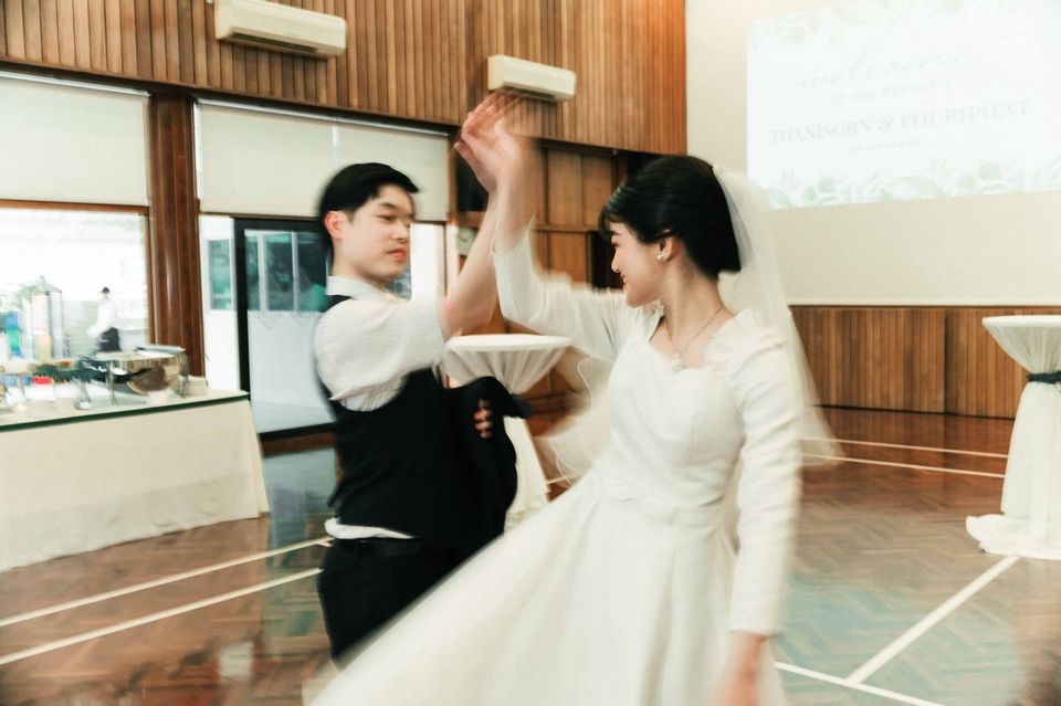 รับถ่ายวีดีโอพรีเซนเทชั่นงานแต่งงาน ทำวีดีโอแต่งงาน ตัดต่อวีดีโอ รับถ่ายภาพโดรน ช่างวีดีโอ งานแต่ง