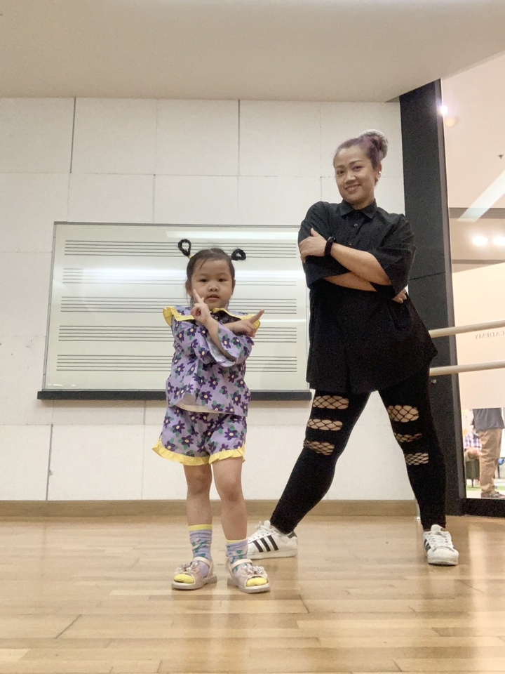 คอร์สปรับบุคลิกภาพสำหรับเด็กและผู้ใหญ่ พัฒนาบุคลิกภาพ เรียนปรับบุคลิกภาพ เพิ่มทักษะการพูด เรียนเสริมบุคลิกภาพ สอนปรับบุคลิกภาพ