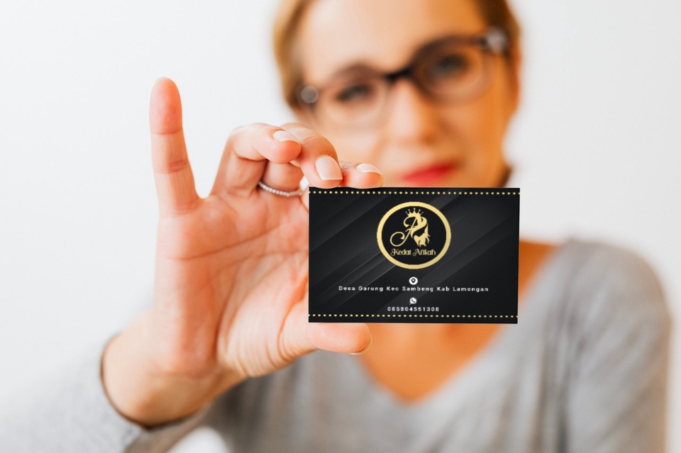 Kartu nama desain profesional dan unik untuk meningkatkan branding bisnis anda.