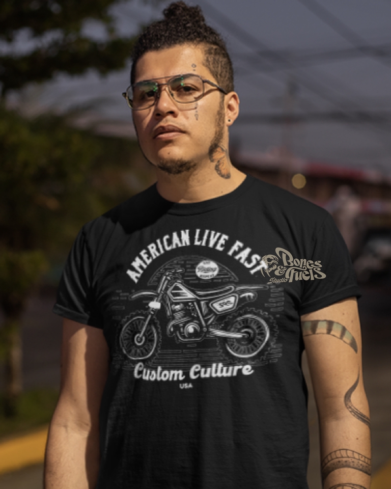 Desain kaos distro pria dengan tema american live fast dan gambar motor trail.