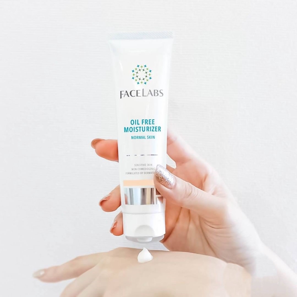 นางแบบมือ สวย หานางแบบเสื้อผ้า เสื้อผ้าแฟชั่น นางแบบมืออาชีพ