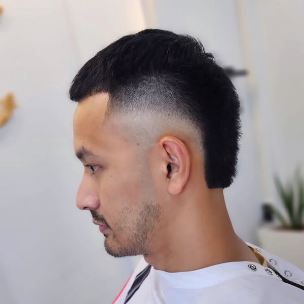 ตัดผมผู้ชาย สไตล์โมฮอว์ก ตัดผมแบบเก๋ๆ บริการตัดผมนอกสถานที่ ช่างตัดผม