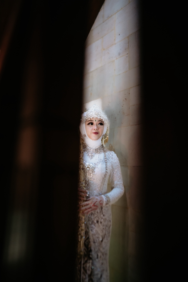 Jasa Fotografi Prewedding di Studio dengan Dekorasi Klasik